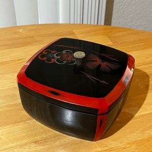 Japanese Lacquer Bento Lunch Box Black Red “Uno” Floral Preowned Estate Art